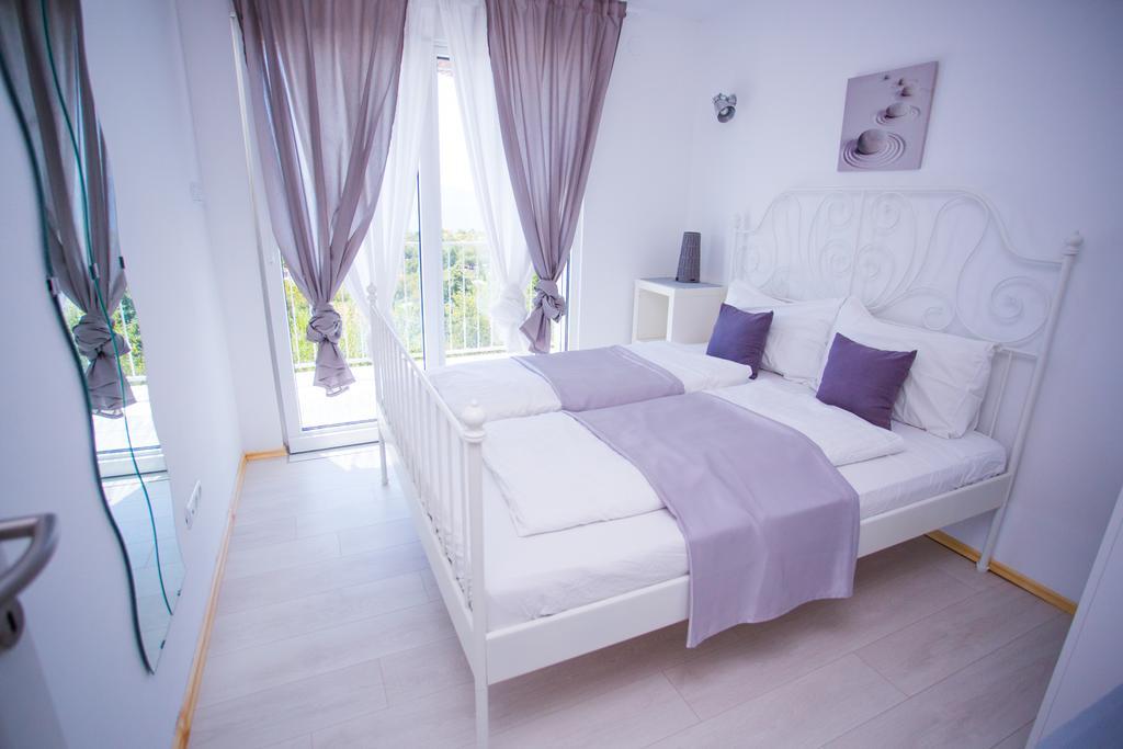 Apartments Lavarin Novi Vinodolski Bagian luar foto
