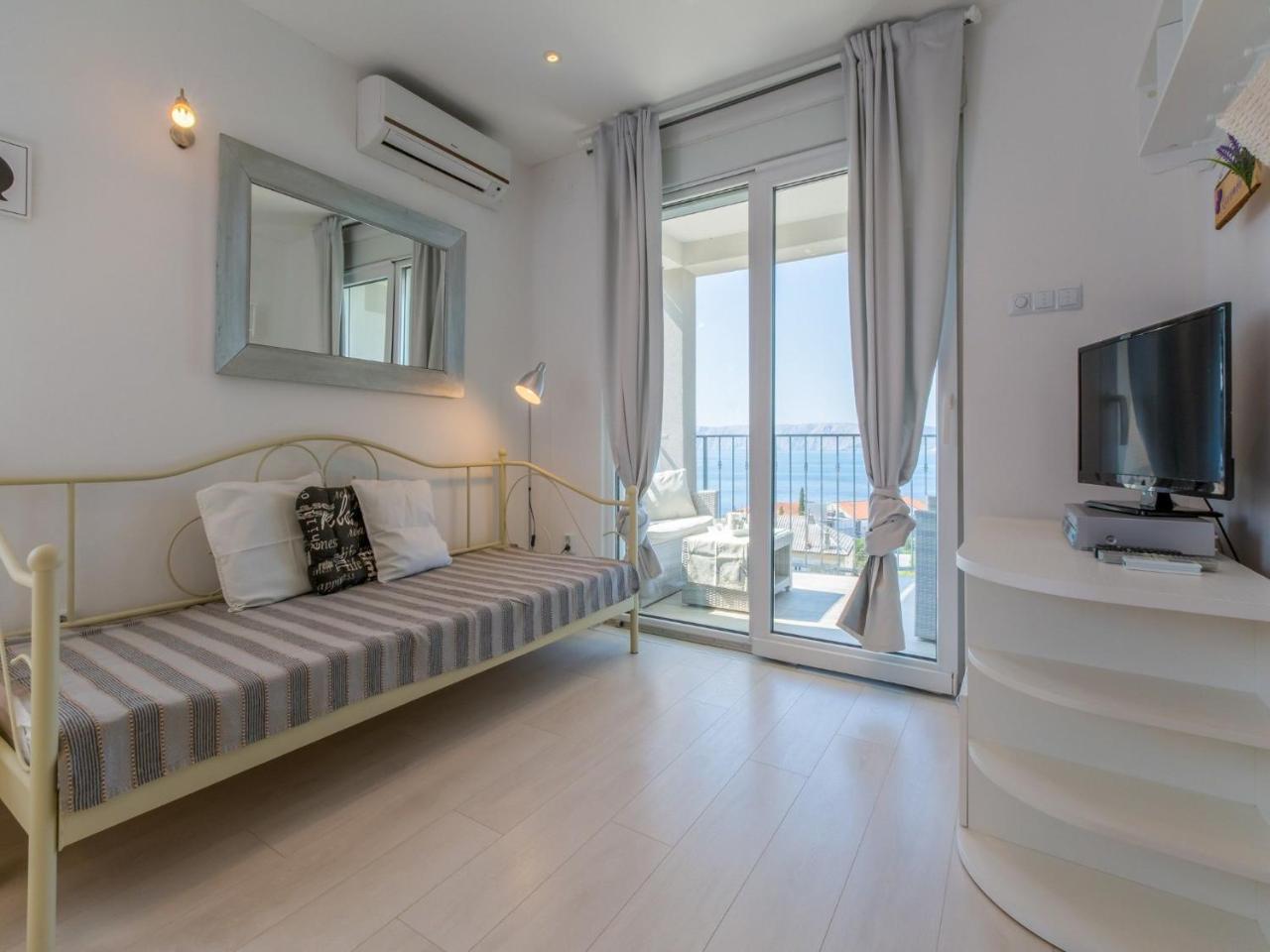 Apartments Lavarin Novi Vinodolski Bagian luar foto