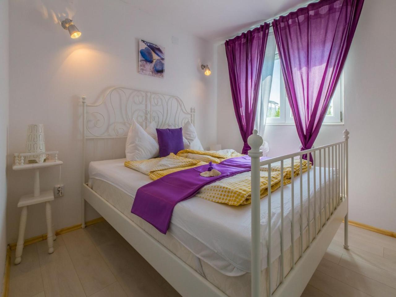 Apartments Lavarin Novi Vinodolski Bagian luar foto