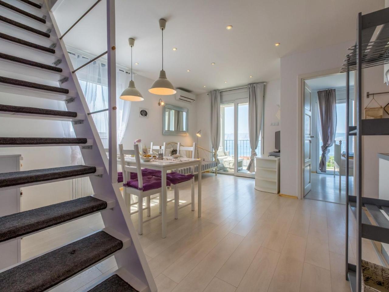 Apartments Lavarin Novi Vinodolski Bagian luar foto