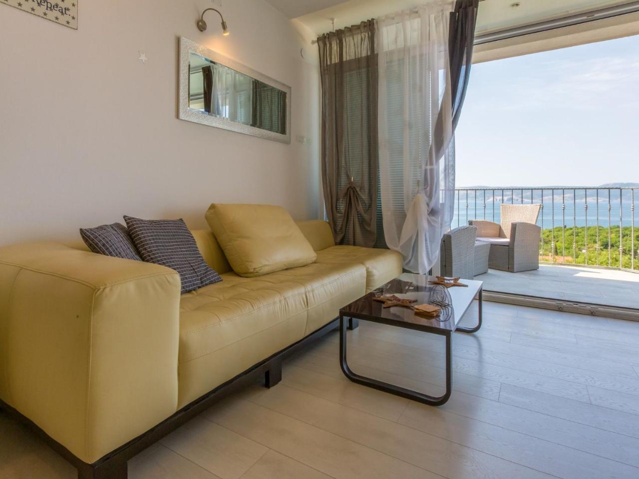 Apartments Lavarin Novi Vinodolski Bagian luar foto