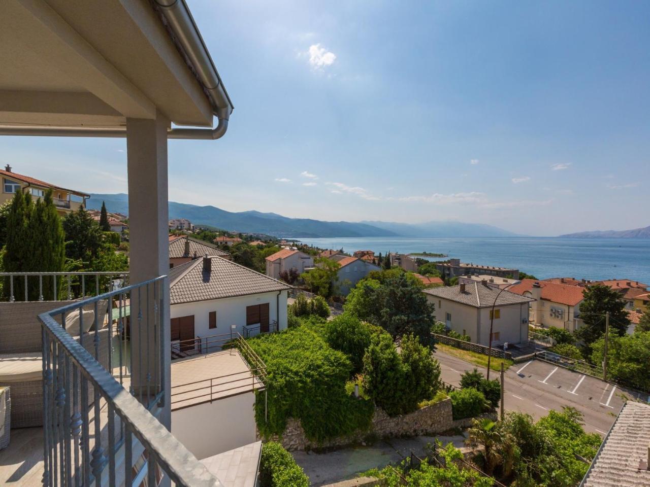 Apartments Lavarin Novi Vinodolski Bagian luar foto