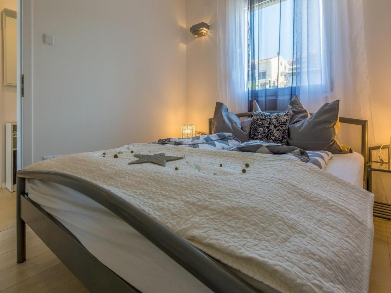Apartments Lavarin Novi Vinodolski Bagian luar foto
