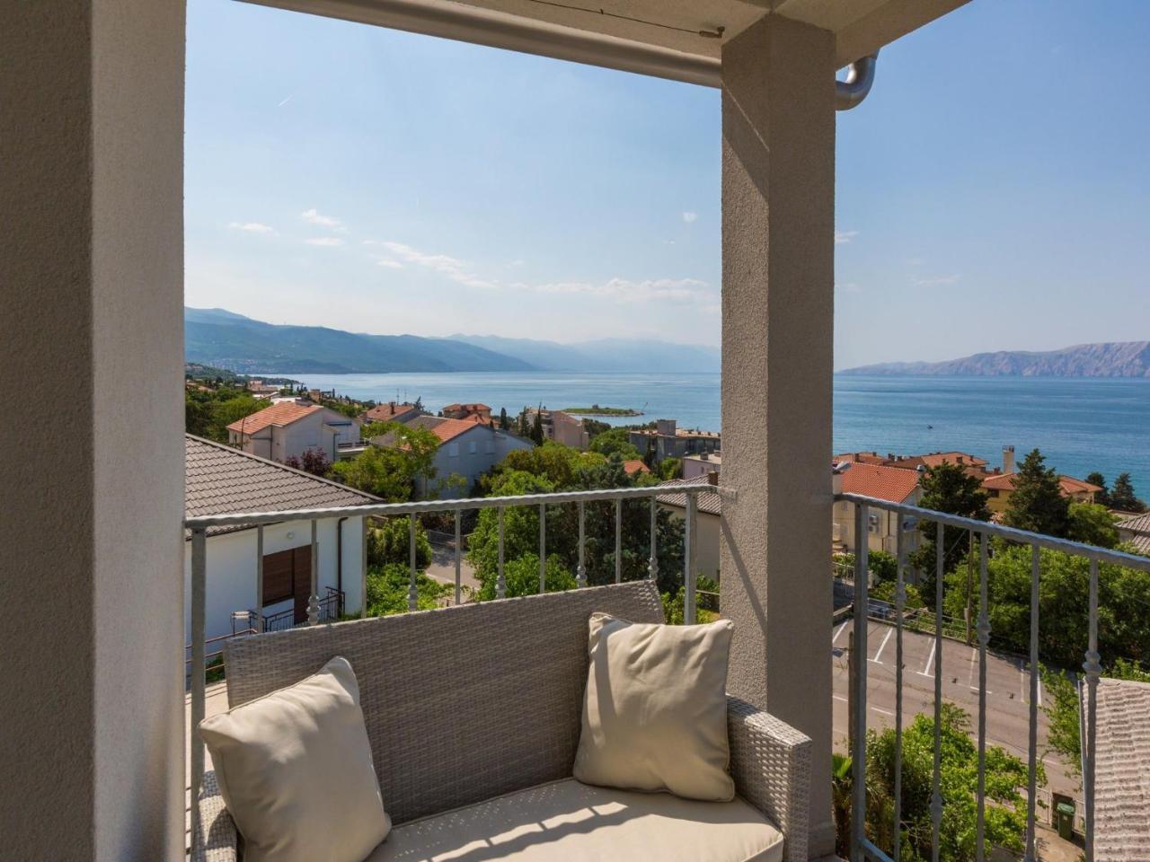 Apartments Lavarin Novi Vinodolski Bagian luar foto