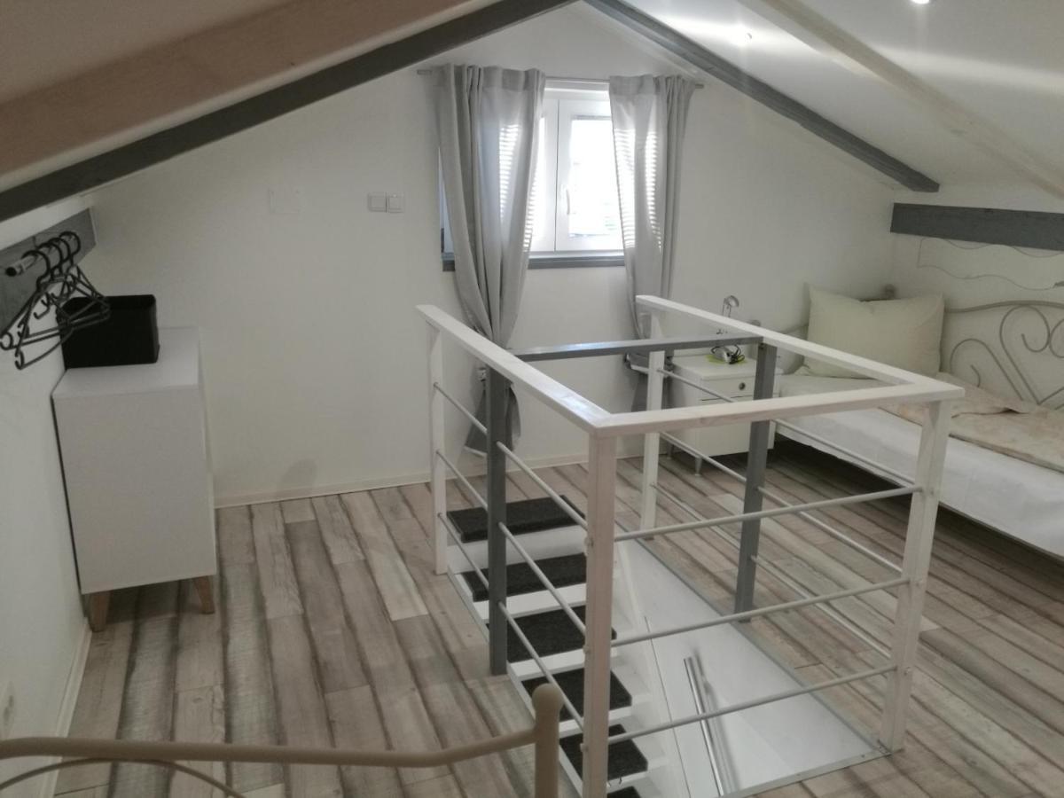 Apartments Lavarin Novi Vinodolski Bagian luar foto